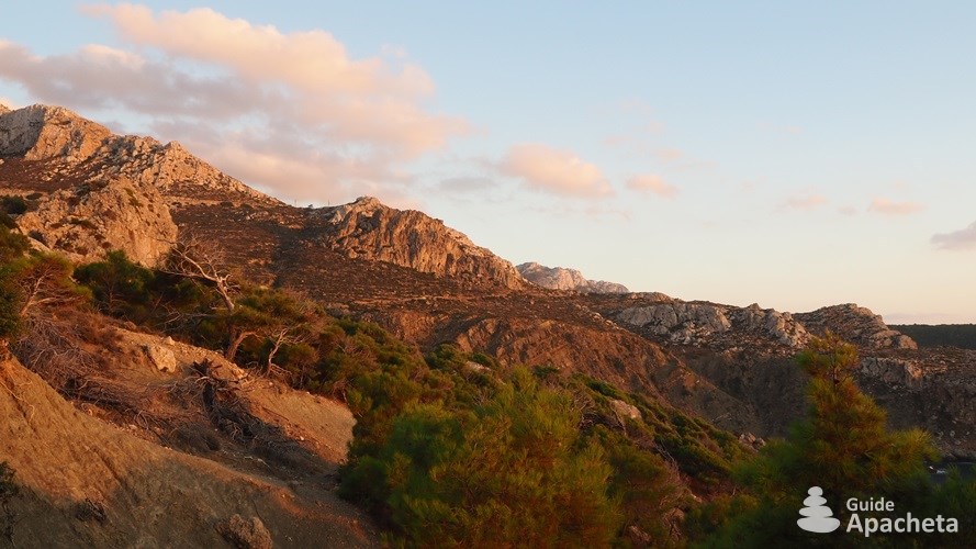 Couleurs matinales sur les montagnes