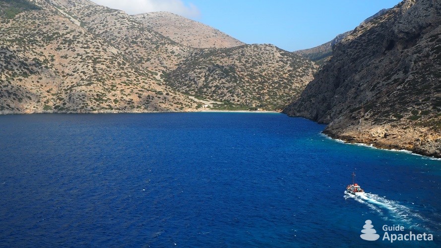 Le bateau pour l'îlot de Saria